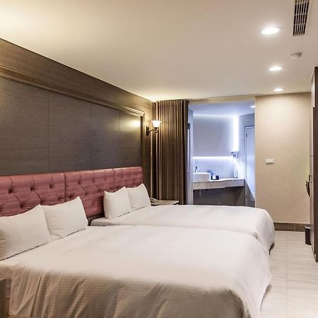 טאינאן Maple Hotel Second Branch מראה חיצוני תמונה