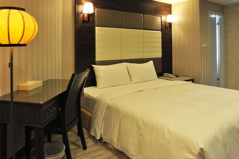 טאינאן Maple Hotel Second Branch מראה חיצוני תמונה