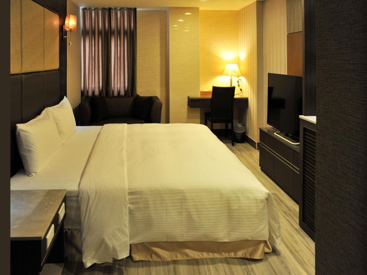 טאינאן Maple Hotel Second Branch מראה חיצוני תמונה