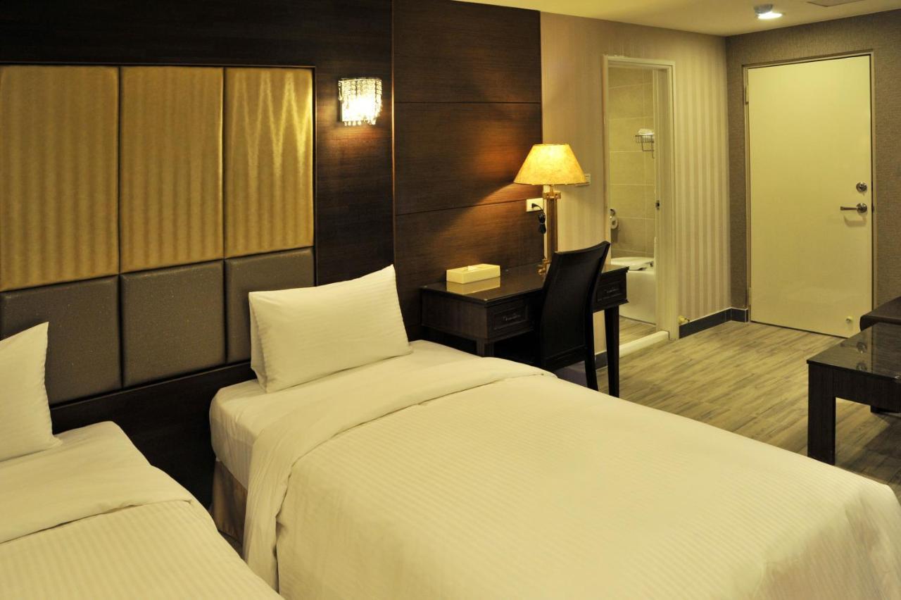 טאינאן Maple Hotel Second Branch מראה חיצוני תמונה