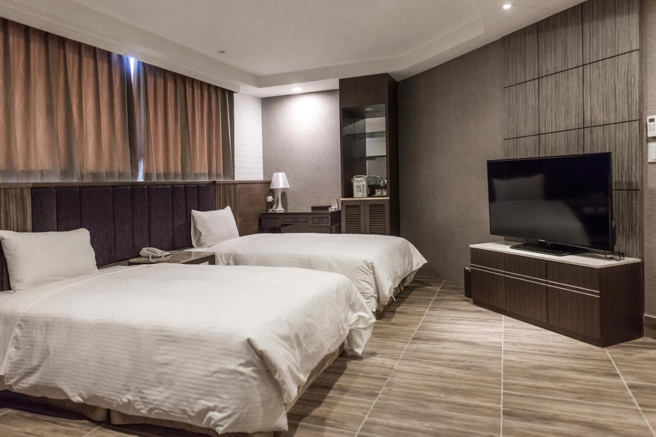 טאינאן Maple Hotel Second Branch מראה חיצוני תמונה