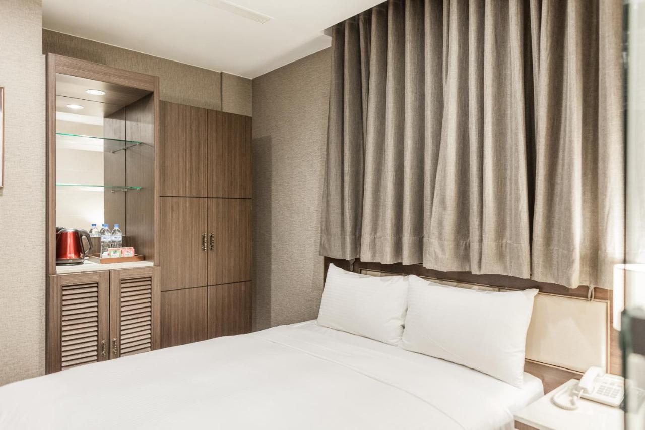 טאינאן Maple Hotel Second Branch מראה חיצוני תמונה