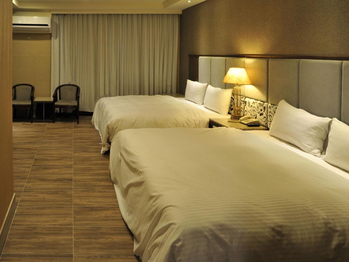 טאינאן Maple Hotel Second Branch מראה חיצוני תמונה